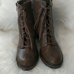 Size 8 White Mountain Combat Boots
